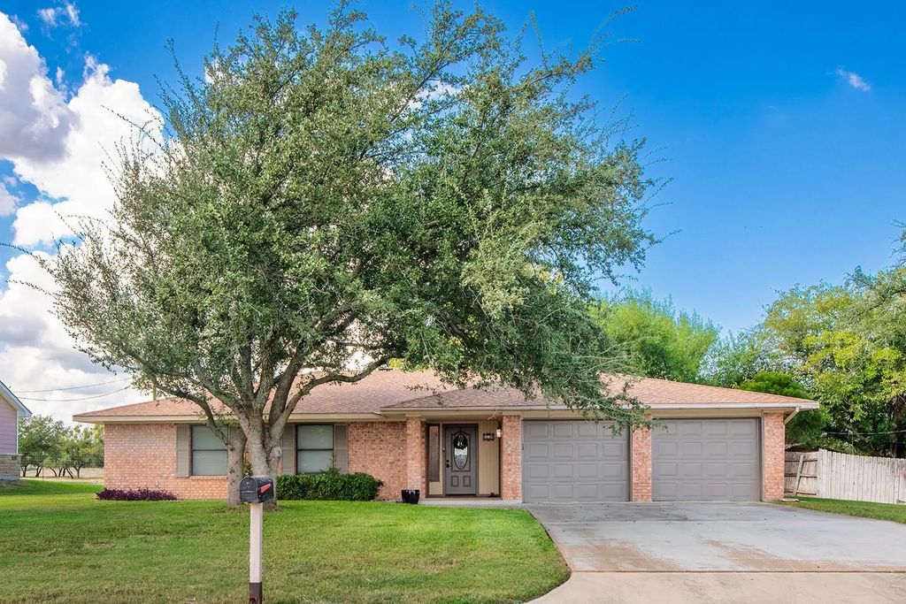 810 Clear Street, San Saba