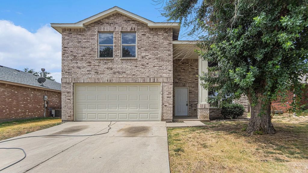 8732 Hunters Point Way, Fort Worth
