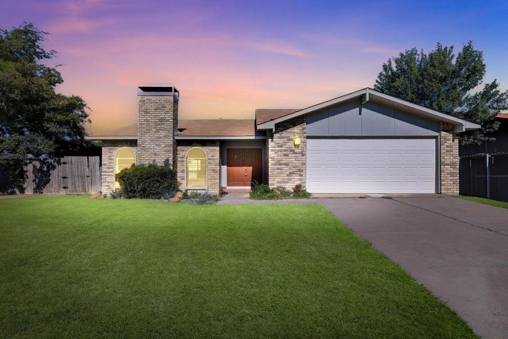 7612 Nutwood Place, Fort Worth