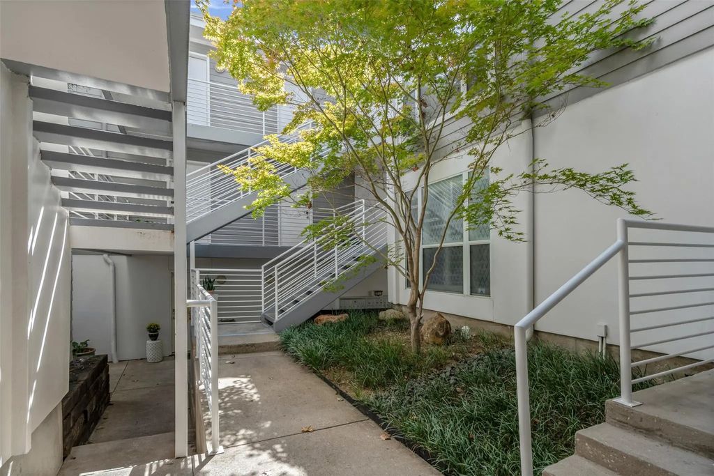 3711 Holland Avenue 305, Dallas