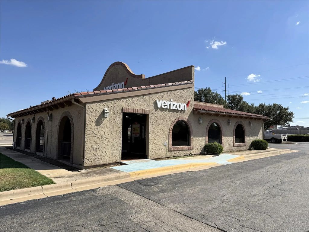 300 W Commerce Street, Brownwood
