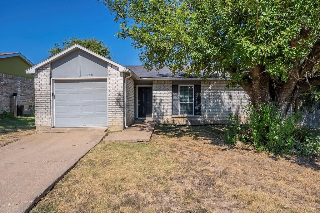 4225 Pepperbush Drive, Fort Worth