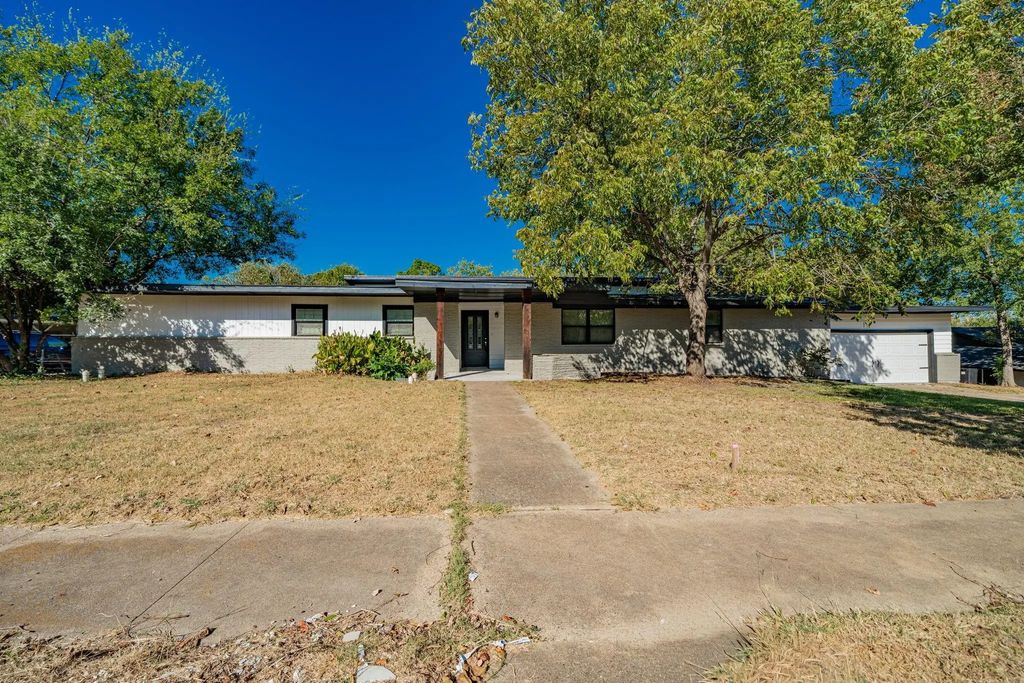 805 9th Street, Grand Prairie