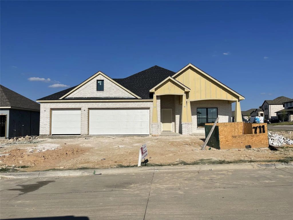 711 Bass Lake Lane, Cleburne