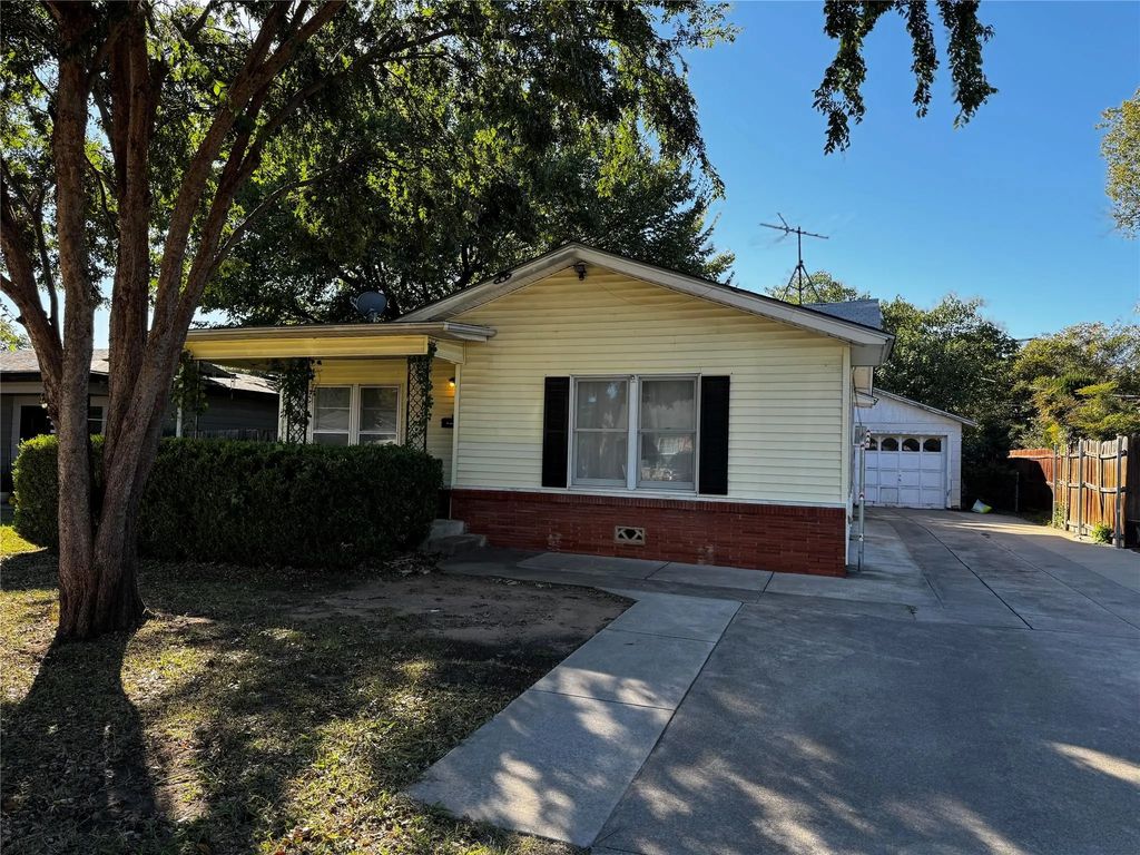 829 Yale Street, River Oaks