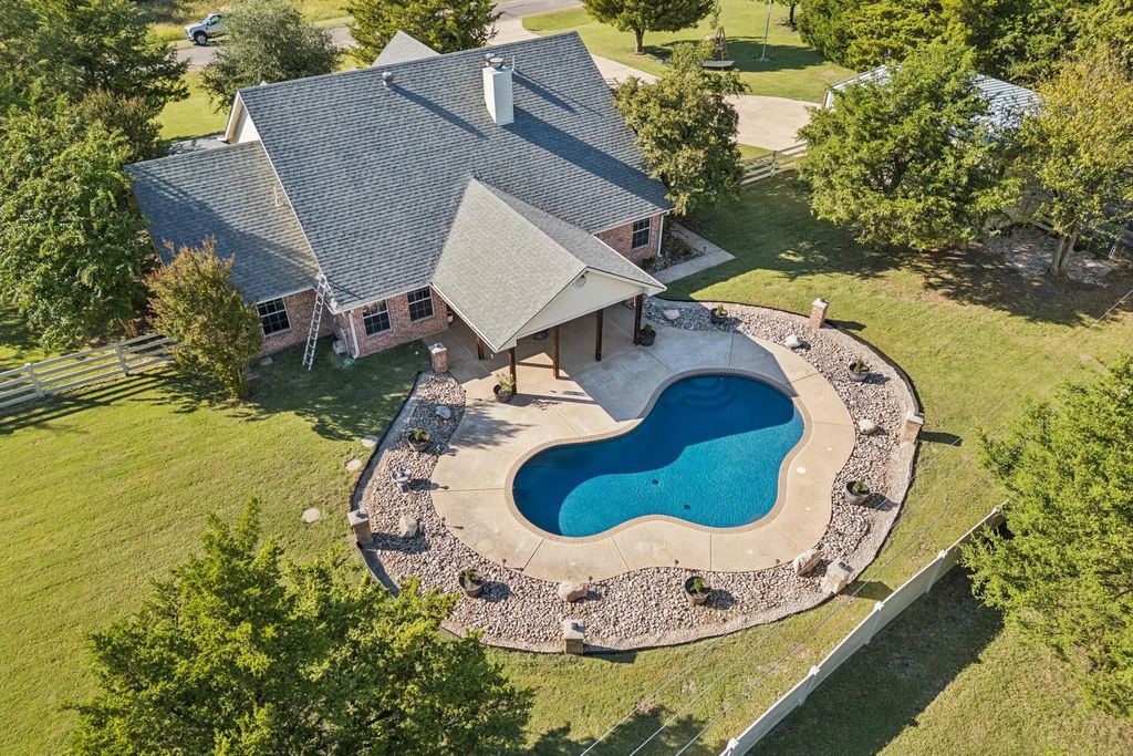 184 Lopez Drive, Sherman