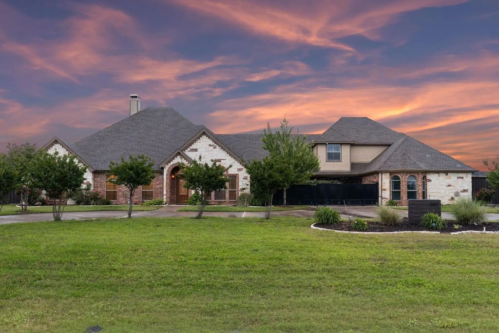 2412 W Alamosa Drive, Terrell