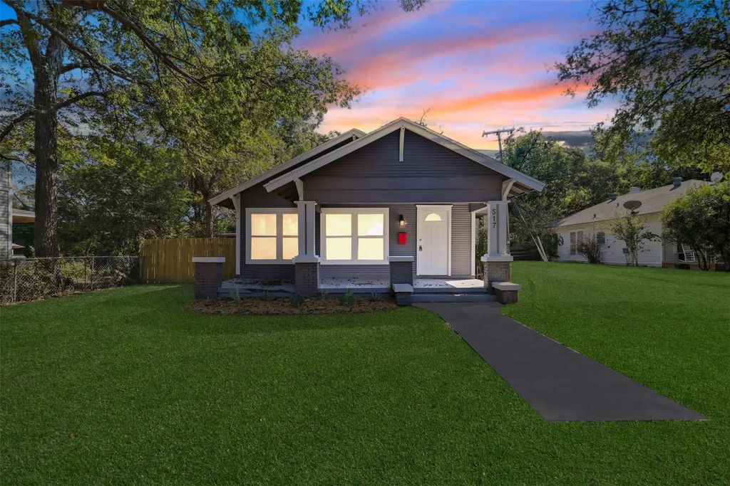 517 Featherston Street, Cleburne