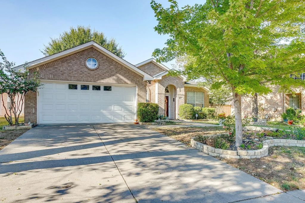 2742 Lakeside Drive, Burleson