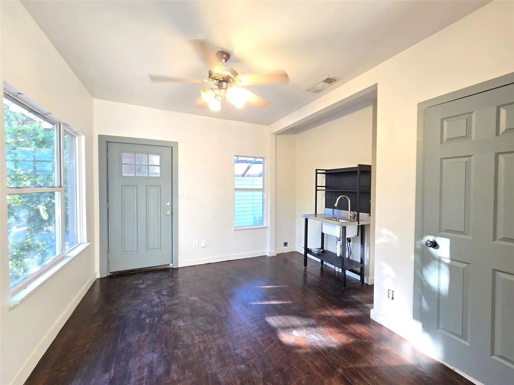 1726 Seevers Avenue 4, Dallas