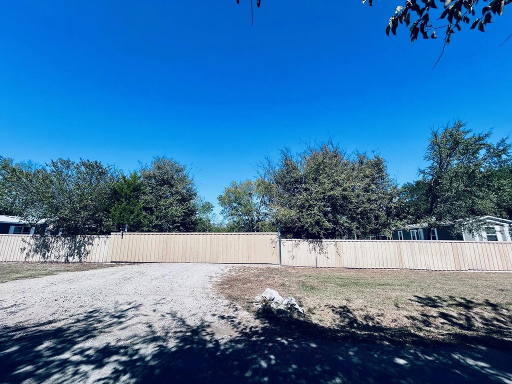 2212 County Road 3305, Greenville