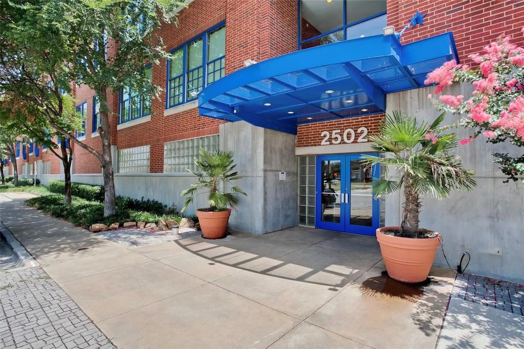 2502 Live Oak Street 330, Dallas