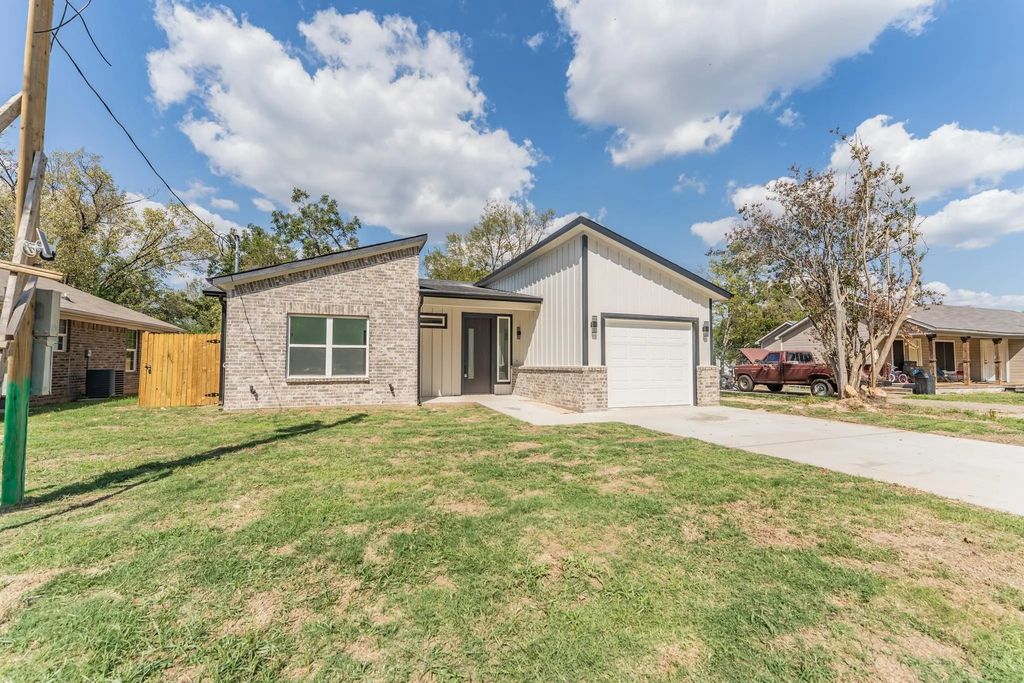 212 Beckham Street W, Sulphur Springs