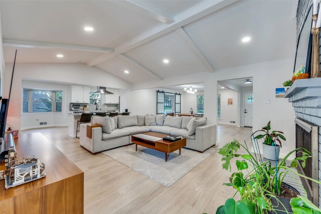 7738 La Manga Drive, Dallas