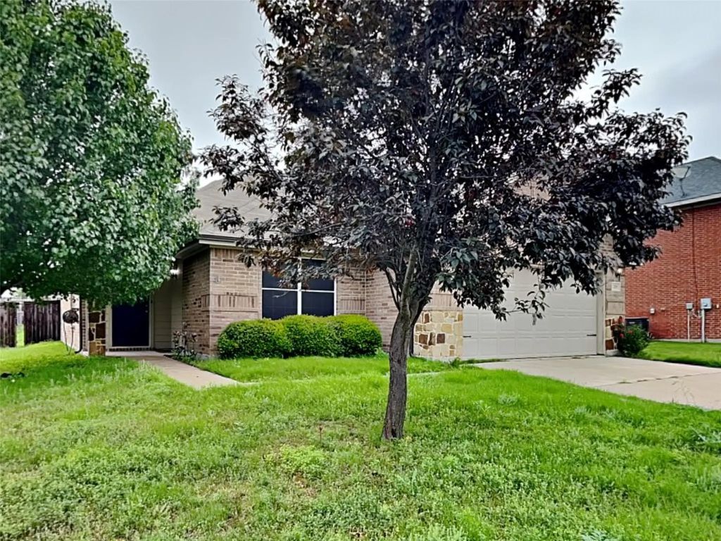 219 Stable Drive, Waxahachie