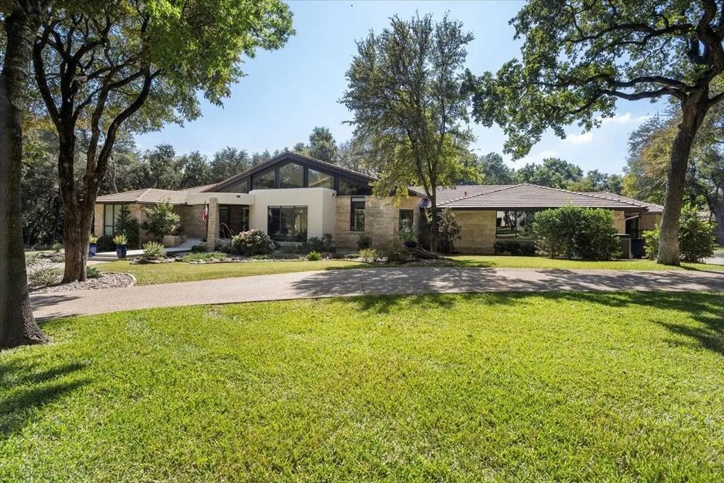 8225 Ashbriar Lane, Fort Worth