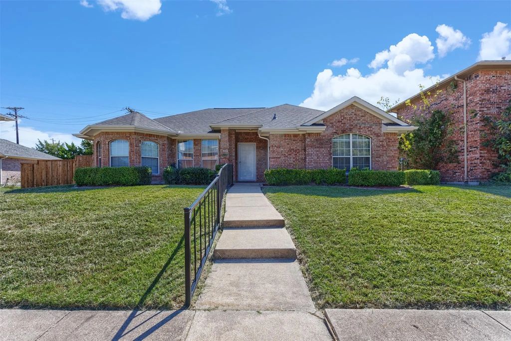 9410 Chimneywood Drive, Rowlett