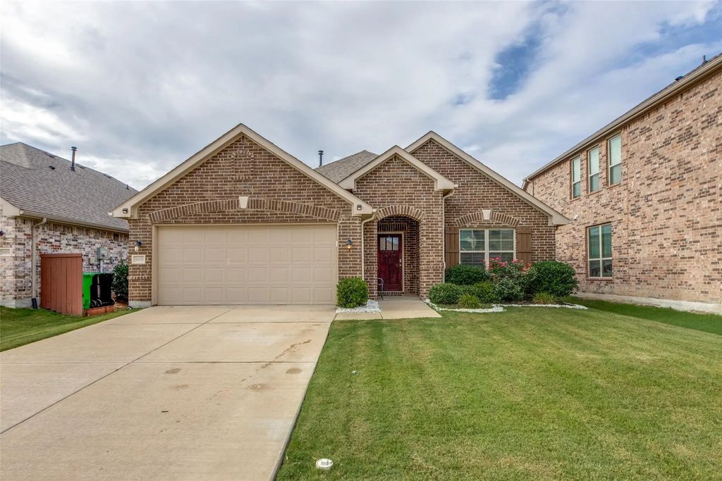 1905 Outpost Creek Lane, Aubrey