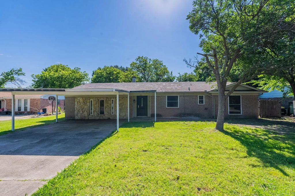 1011 John Reagan Street, Benbrook