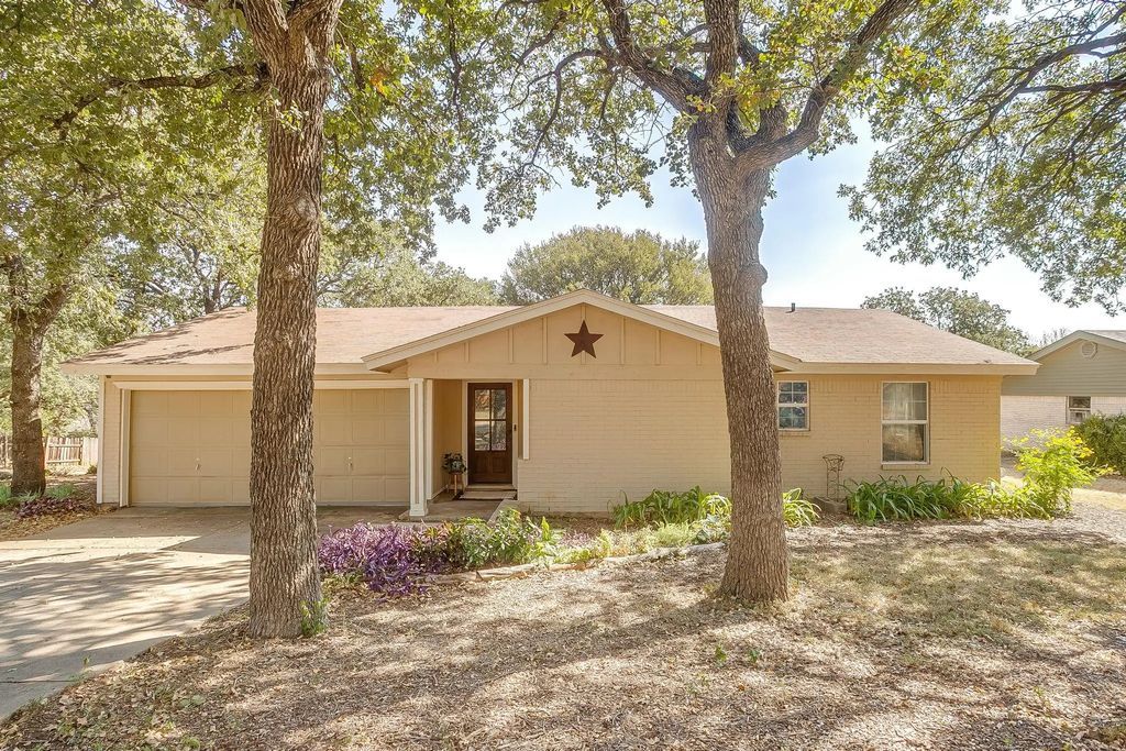 7036 Crabtree Lane, North Richland Hills