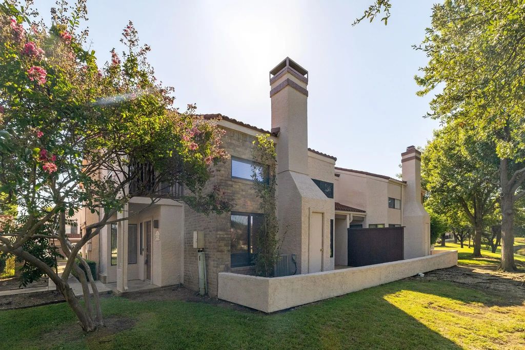 563 Ranch Trail 220, Irving