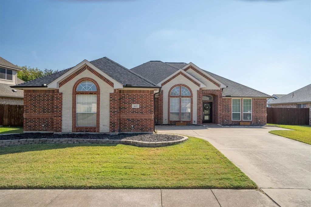 8417 Emerald Circle, North Richland Hills