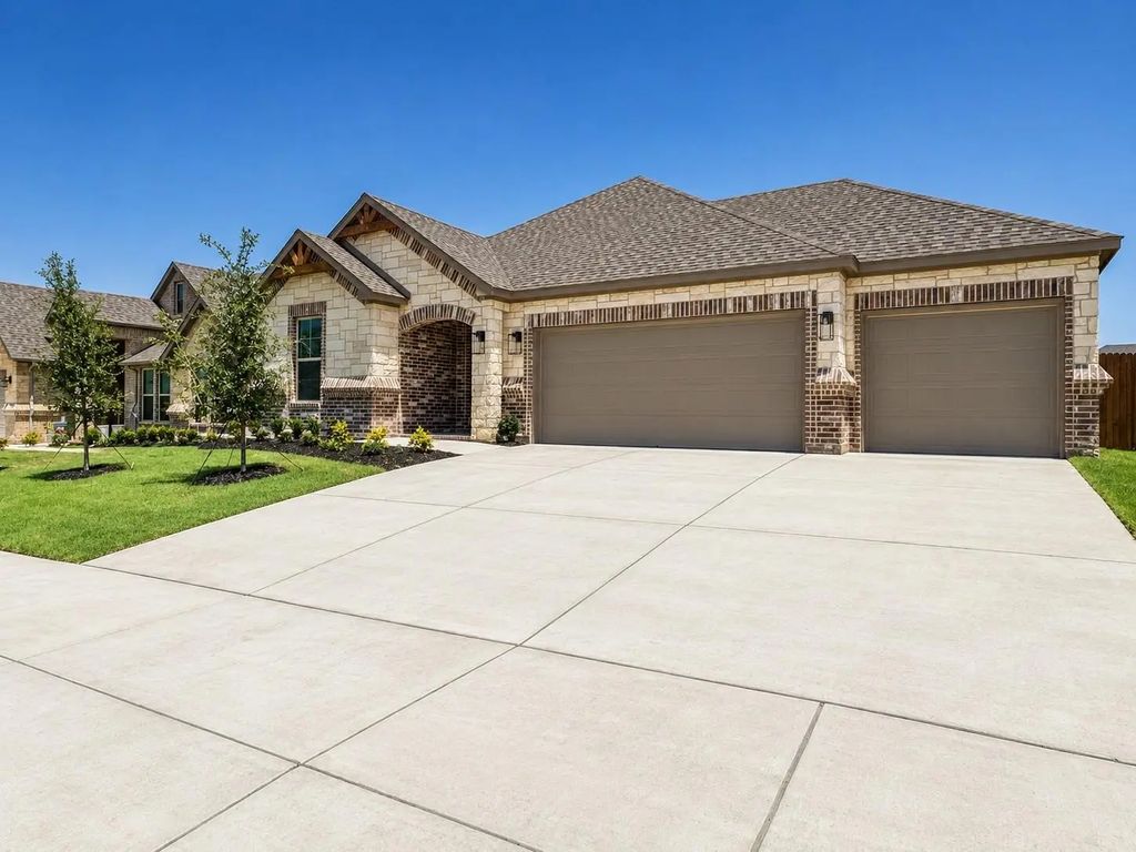 709 Bass Lake Lane, Cleburne