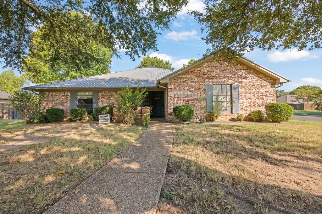 1602 Murry Drive, Cleburne