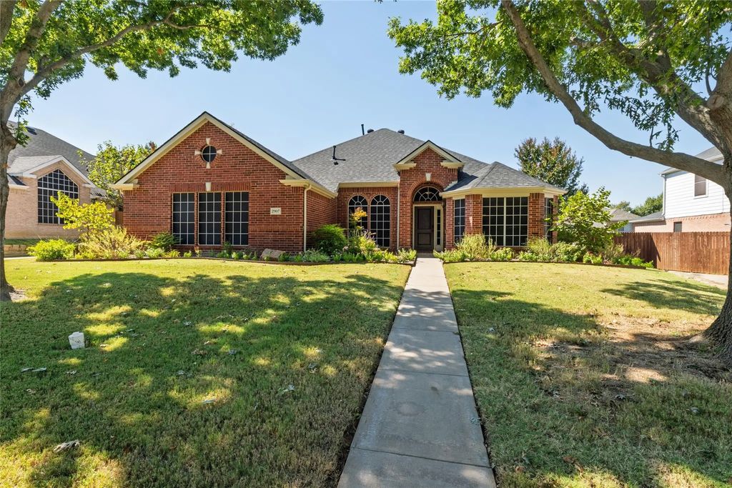 2907 Saint Michael Drive, Mansfield