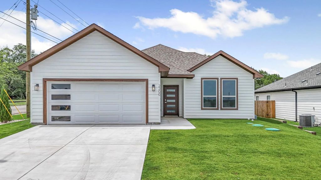 2200 Pedernales Court, Granbury