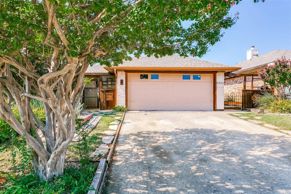 922 Boxwood Drive, Lewisville