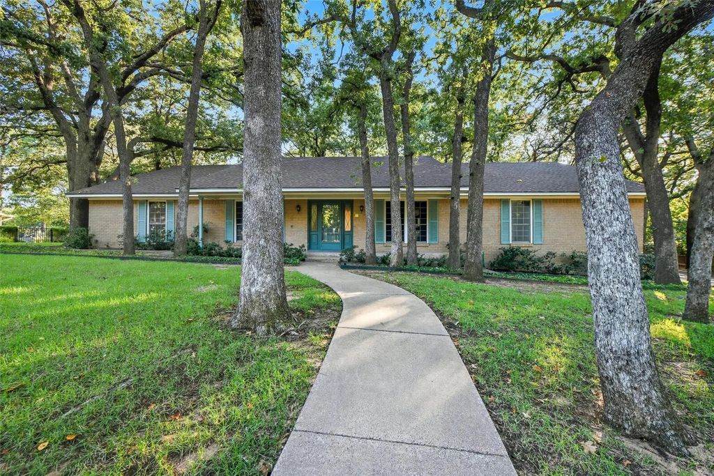 924 Ridgecrest Circle, Denton