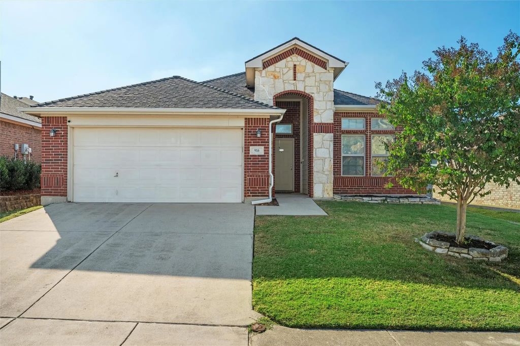 916 Reveille Road, Fort Worth