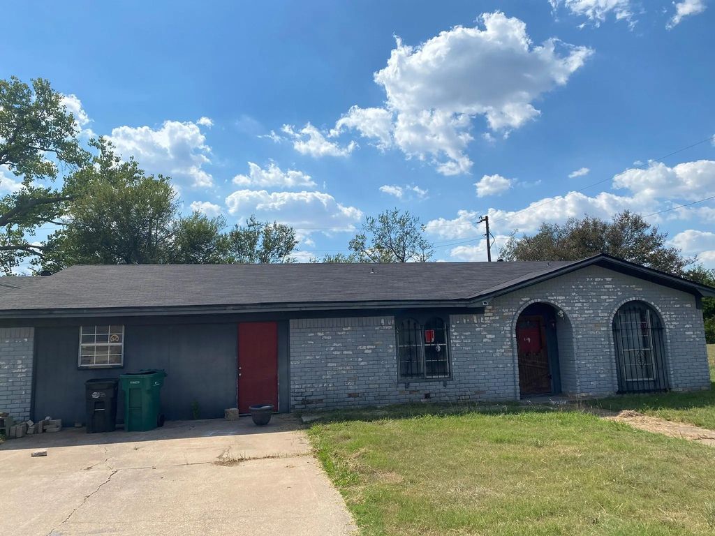 200 S Patricia Street, Lacy Lakeview