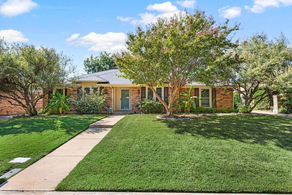 1922 Rockbrook Drive, Arlington