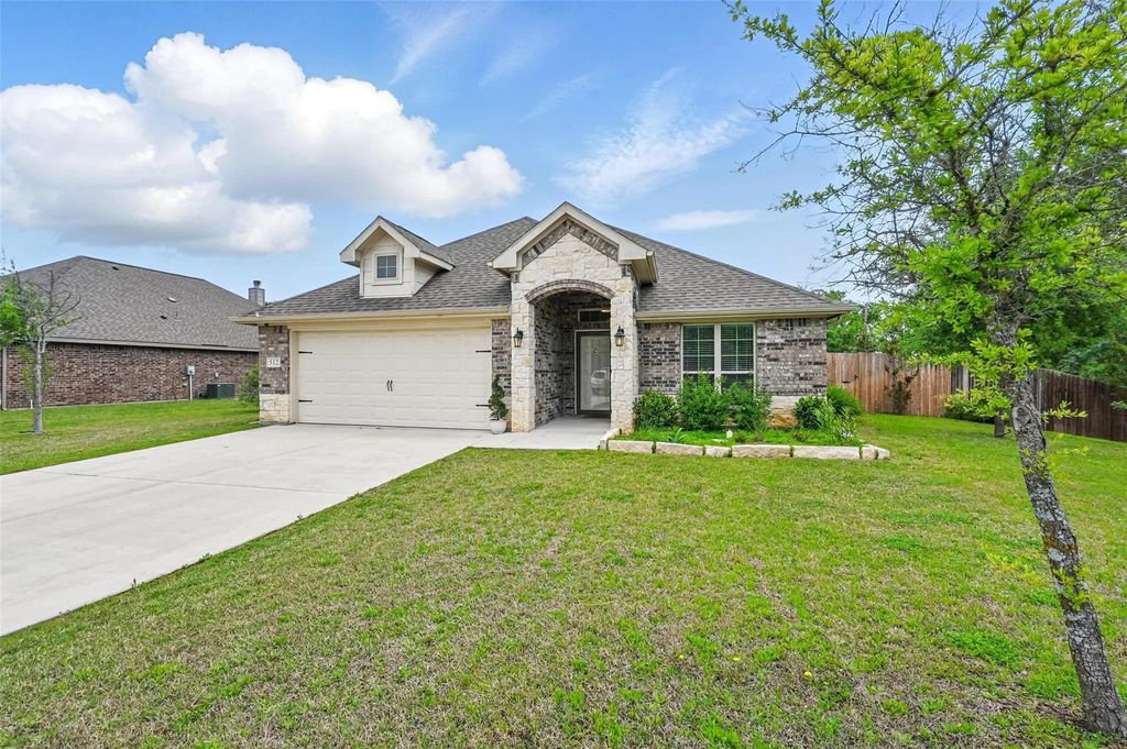 512 Hidden Springs Trail, Azle
