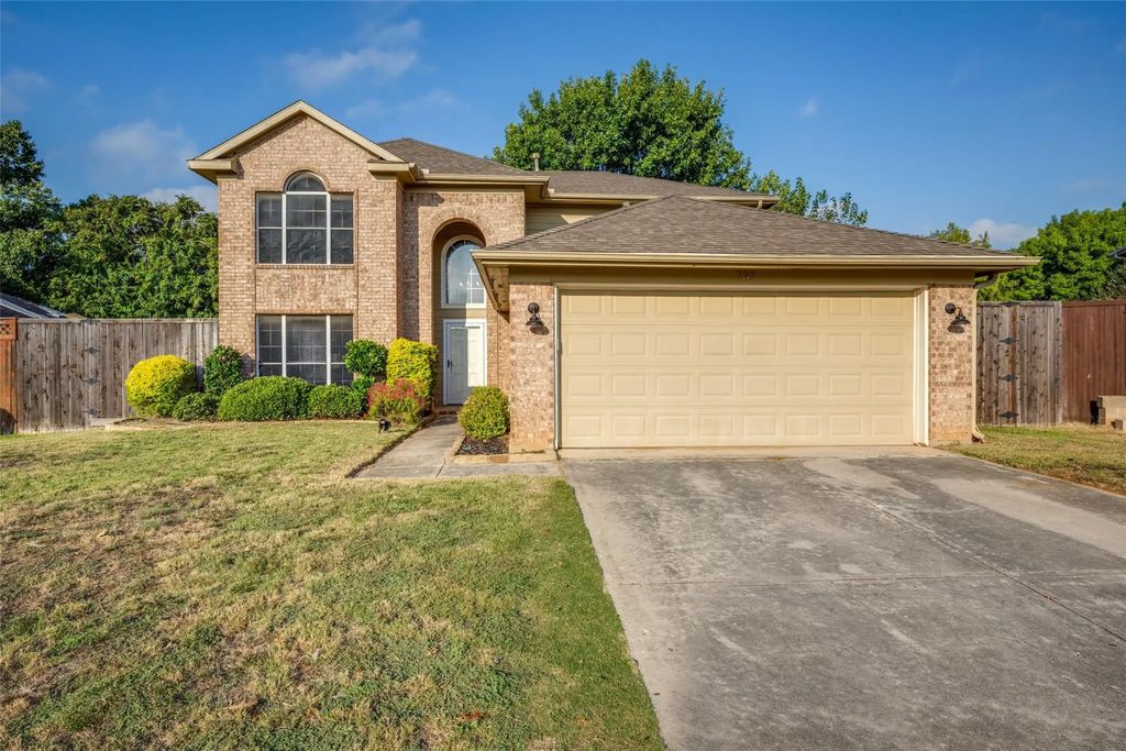 737 Black Walnut Drive, Lake Dallas