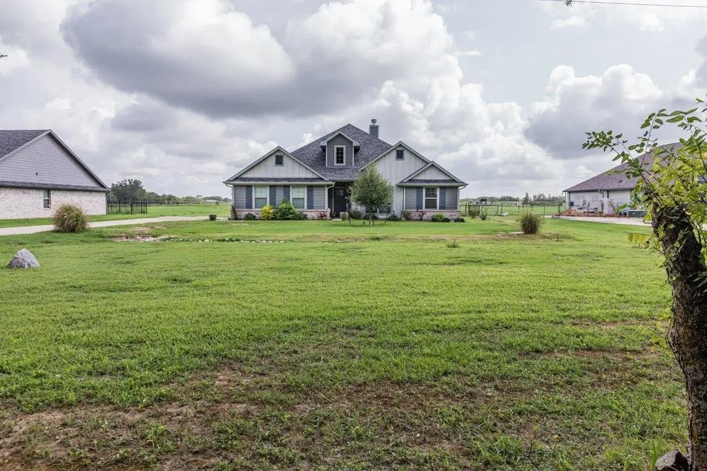 10393 County Road 346, Terrell