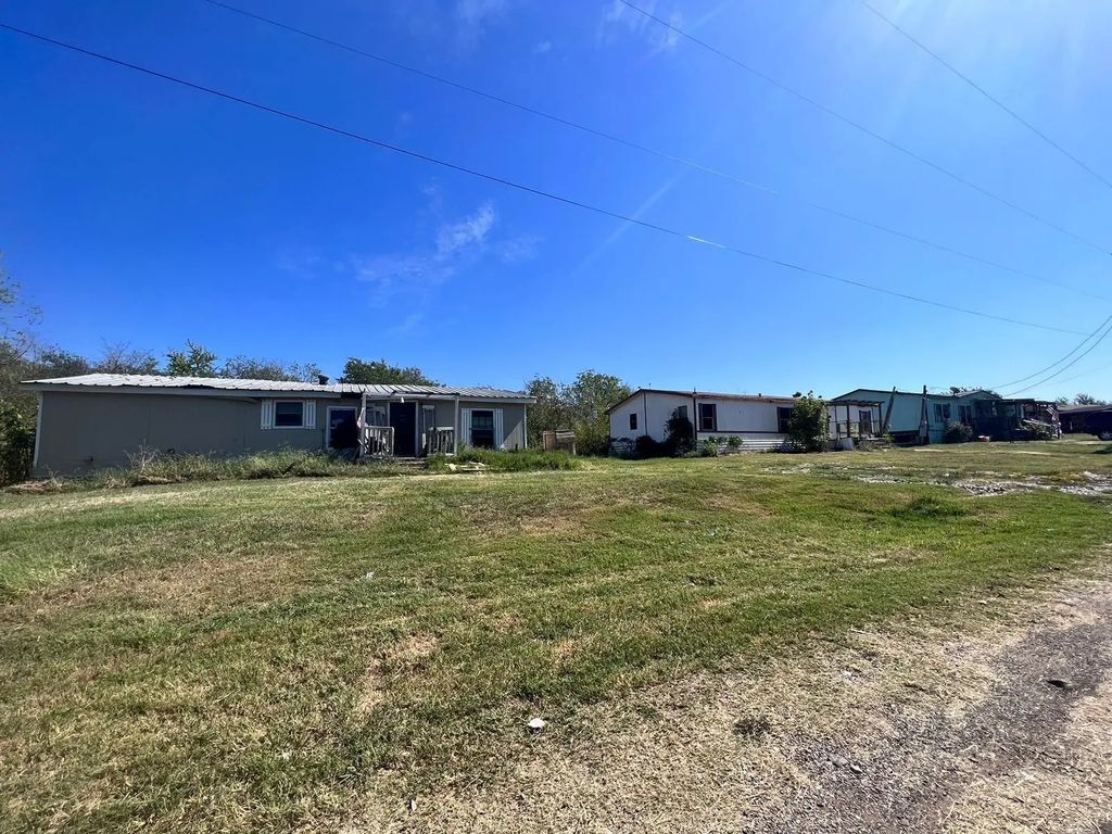 611 E Broadmore Avenue, Wills Point