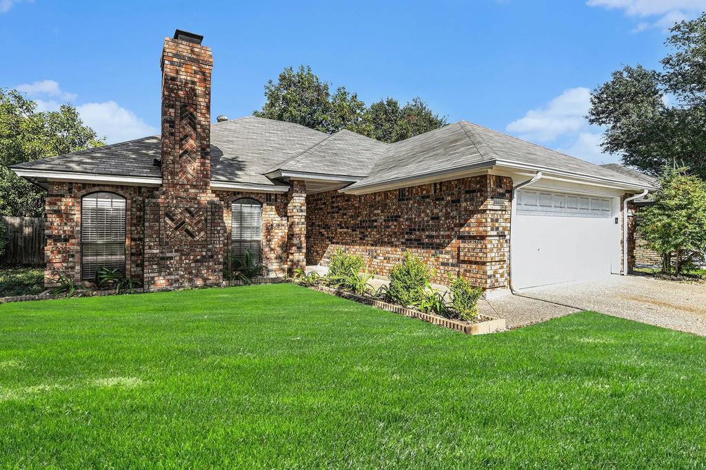 1852 Kings Canyon Circle, Fort Worth
