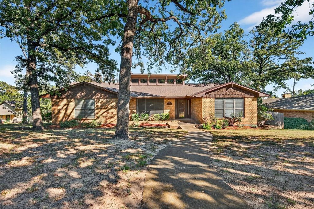 600 Ambassador Street, Denison