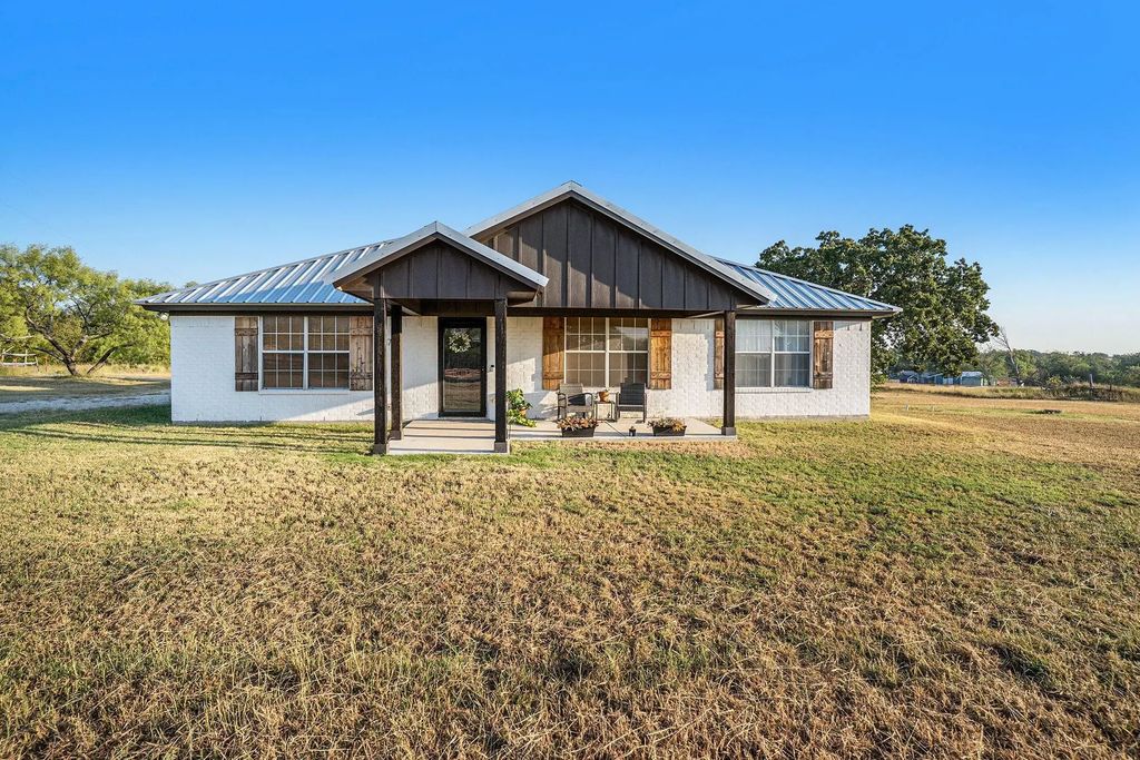 107 County Road 3353, Paradise