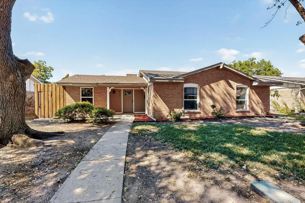913 Arrowhead Drive, Garland