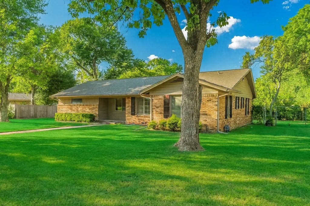 1717 W 2nd Street, Arlington