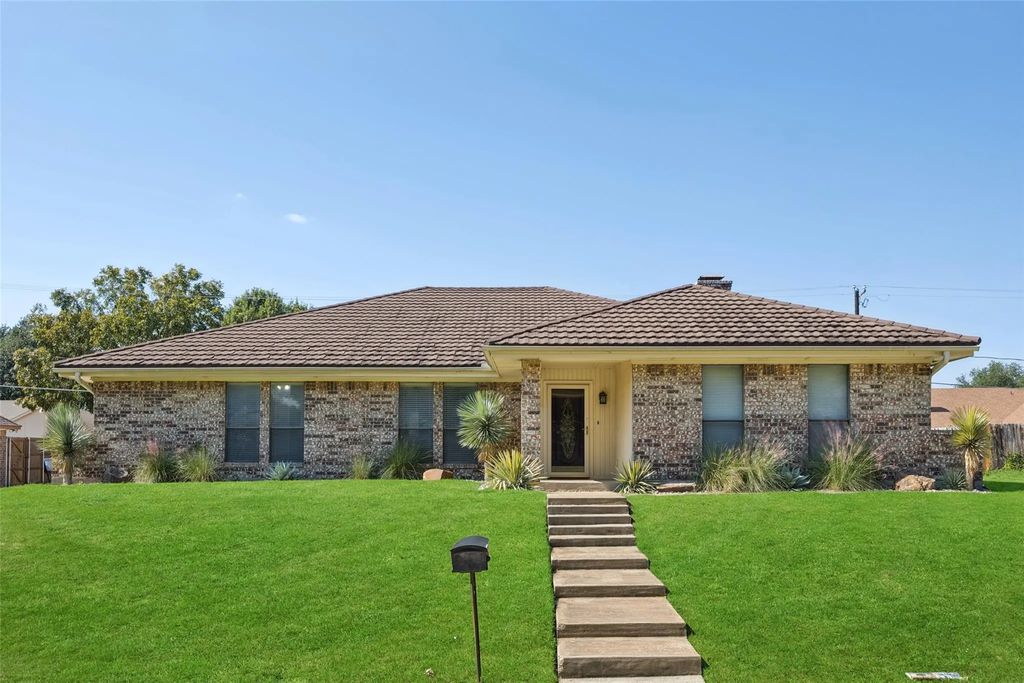 3633 Ridgewood Drive, Grand Prairie