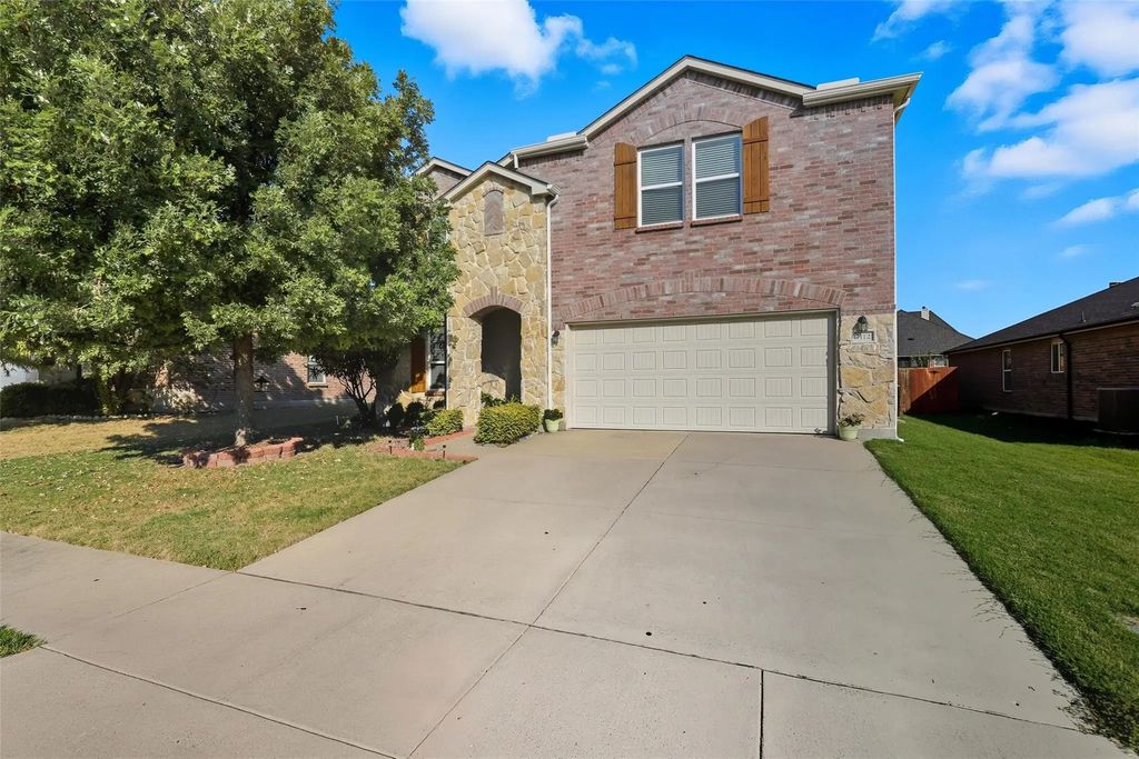 1112 Foxglove Lane, Burleson