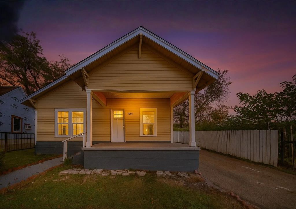 1815 Maple Avenue, Waco