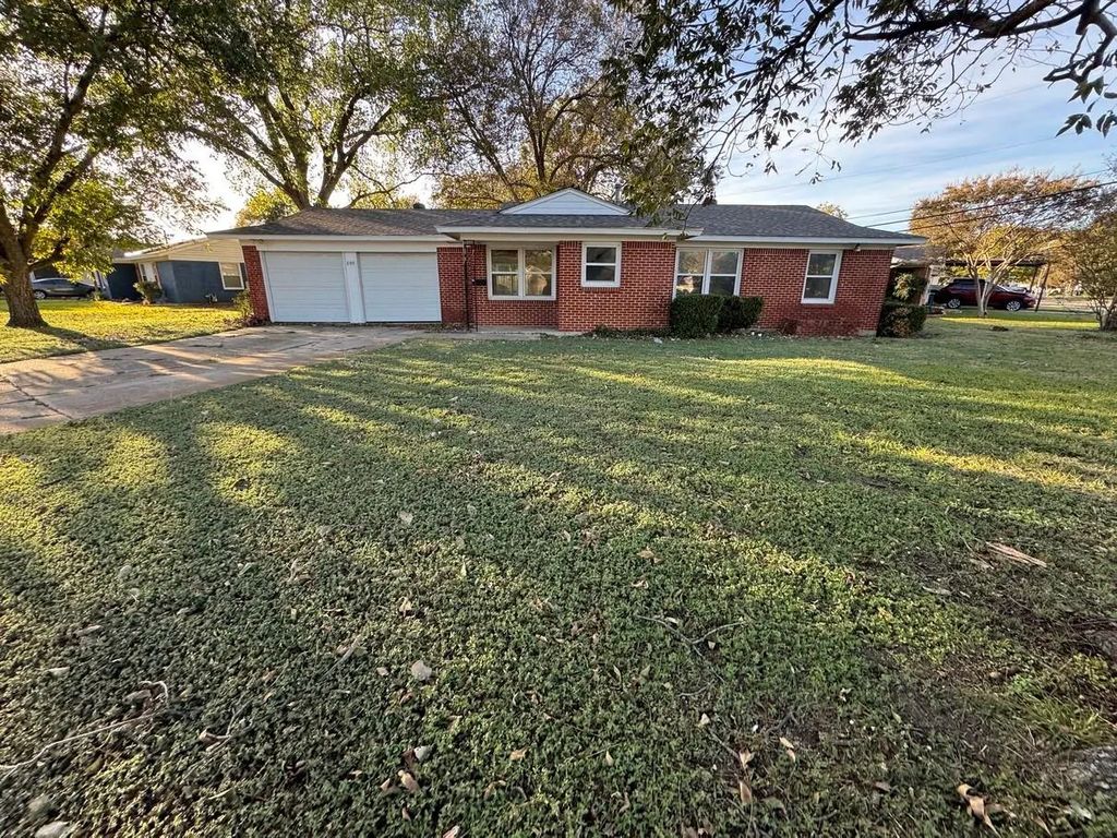 200 Sw Moody Street, Burleson