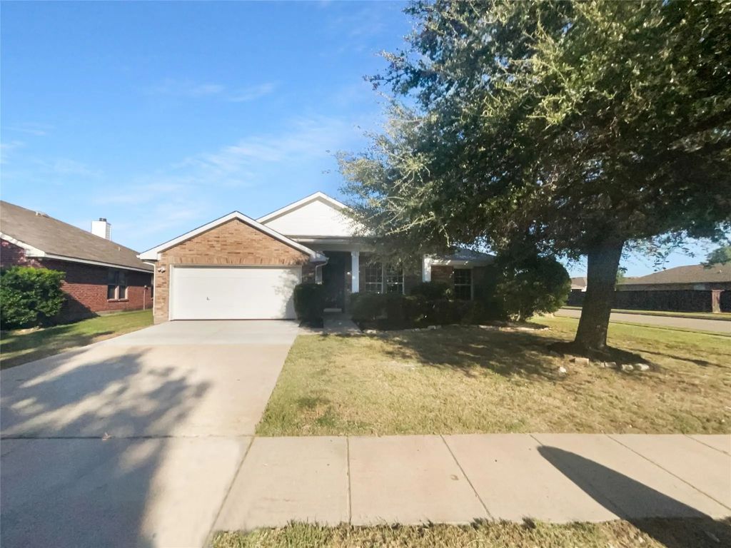 414 Creekwood Court, Forney