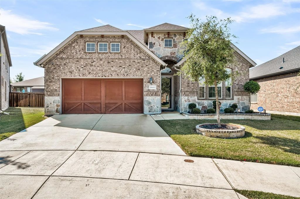 9601 Mountain Laurel Trail, Fort Worth
